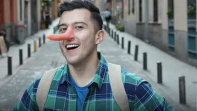 "رادار الكدب".. 5 علامات في الشخص الكداب حتفضح "اللي بيحور" عليك فوراً! 🤥👀