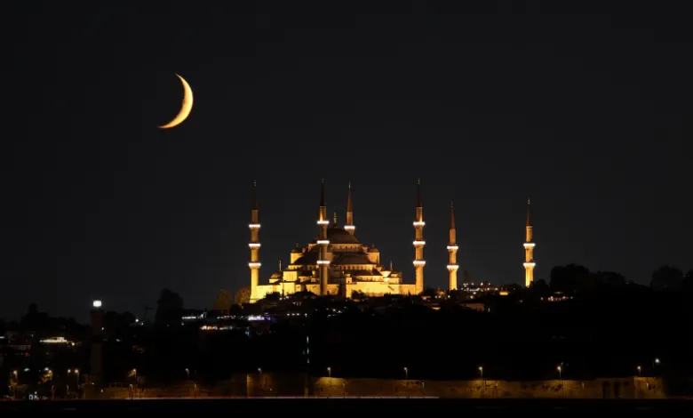 فاضل كام يوم على "لمة العيلة"؟ موعد شهر رمضان 2026 وعيد الفطر في مصر (بالتاريخ واليوم) 🌙✨